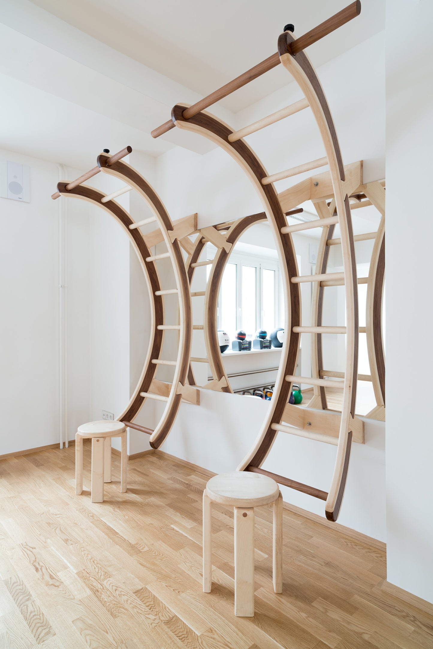 Hocker aus massivem Holz