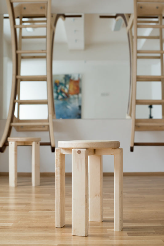 Hocker aus massivem Holz